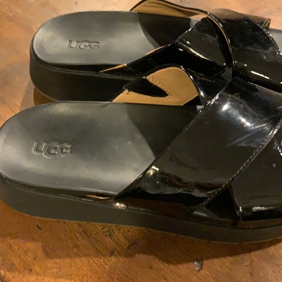 UGG patent leather black slides - Picture 1 of 4